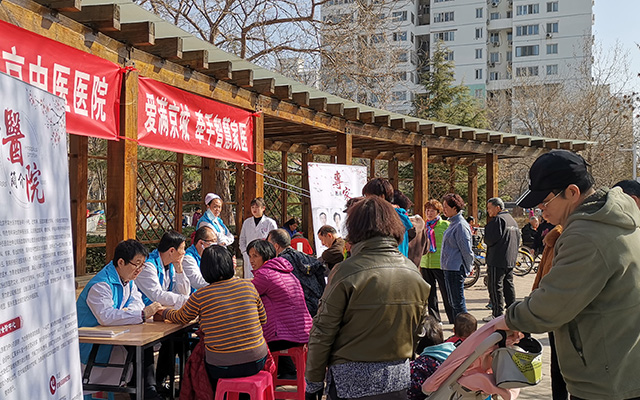 【学雷锋日】安博体育在线,安博体育在线（中国）举办“爱满京城，牵手智慧家医”志愿服务活动(图2)