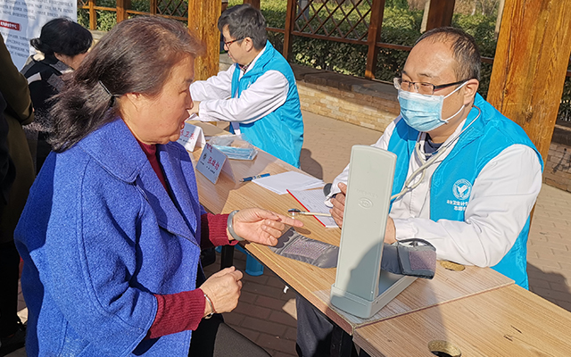 【学雷锋日】安博体育在线,安博体育在线（中国）举办“爱满京城，牵手智慧家医”志愿服务活动(图5)